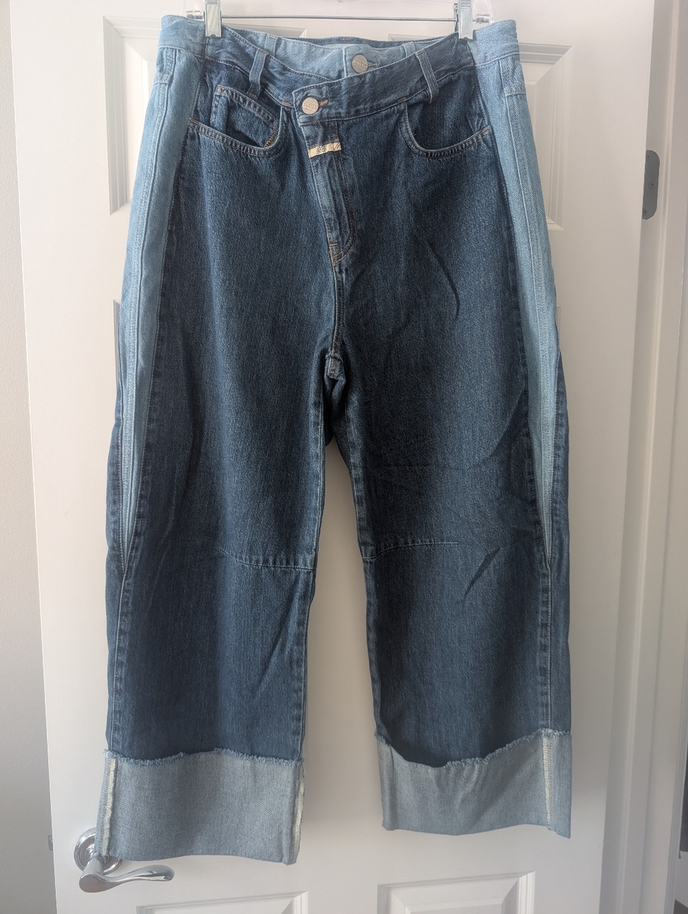 Closed Averly Wide-Leg Cuffed Jeans w/ Asymmetric Waist, size 31, Made in Italy - Picture 5 of 13